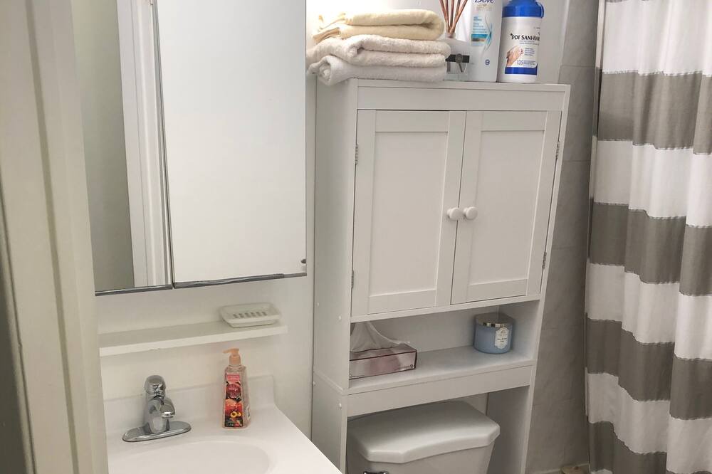 Photo of Bathroom in Dollard-des-Ormeaux