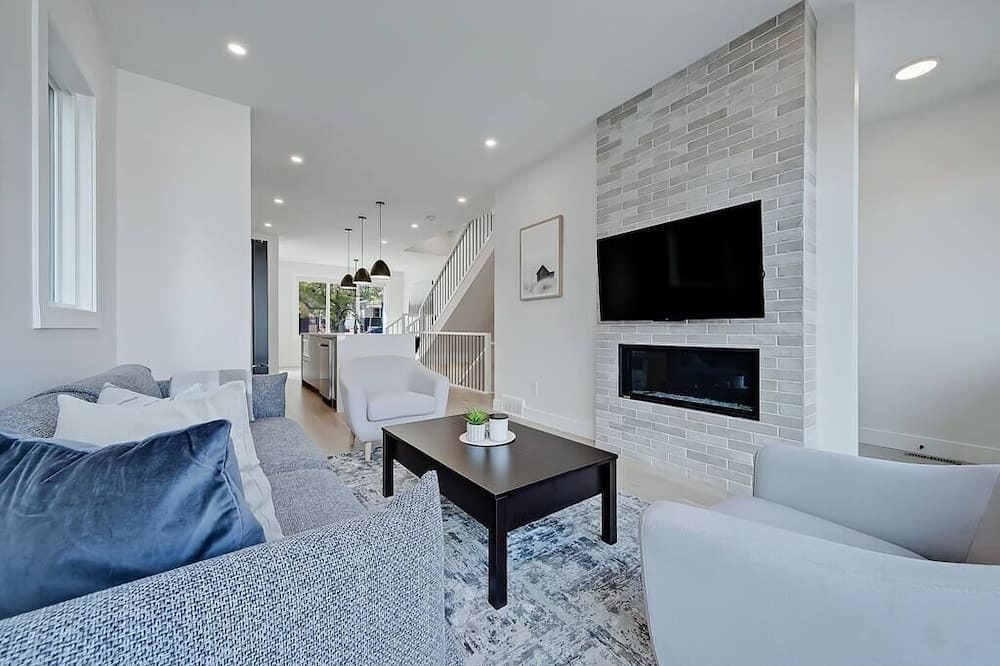 Photo of Livingroom in Bridgeland