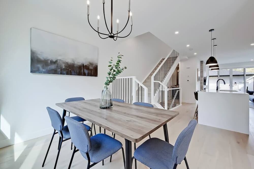 Photo of Livingroom in Bridgeland