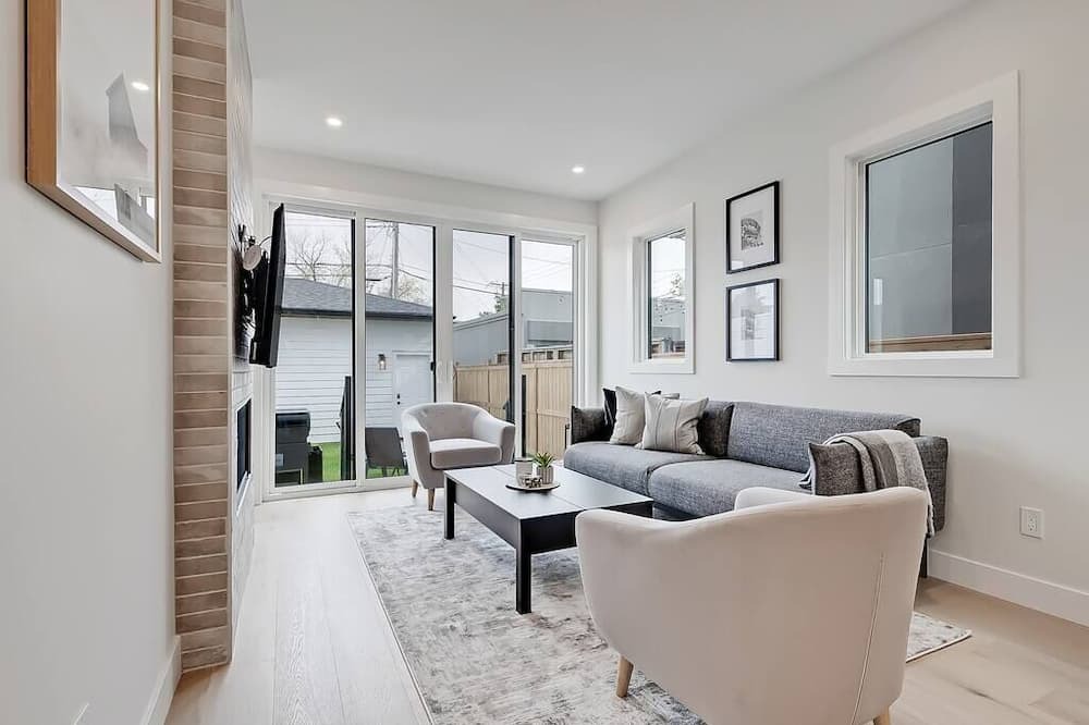 Photo of Livingroom in Bridgeland