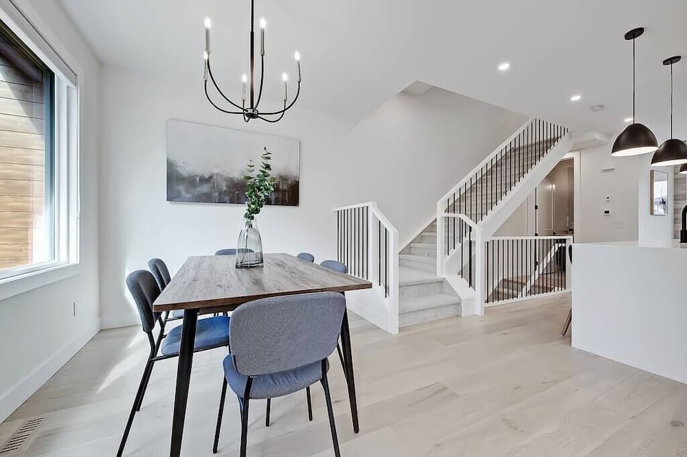 Photo of Livingroom in Bridgeland