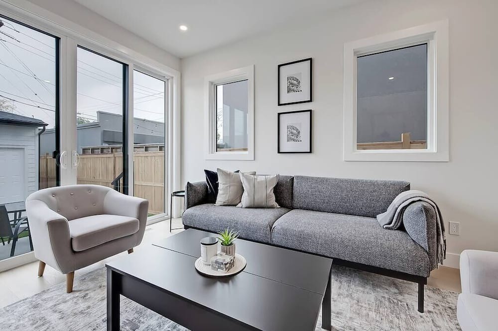 Photo of Livingroom in Bridgeland