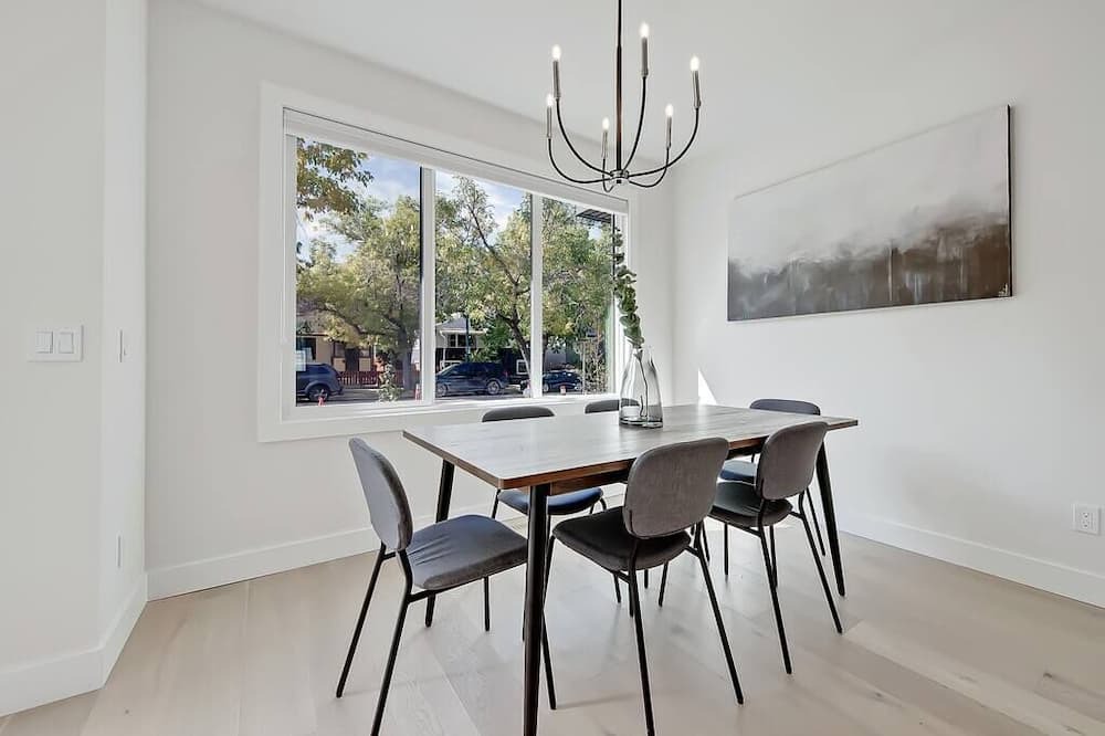 Photo of Livingroom in Bridgeland