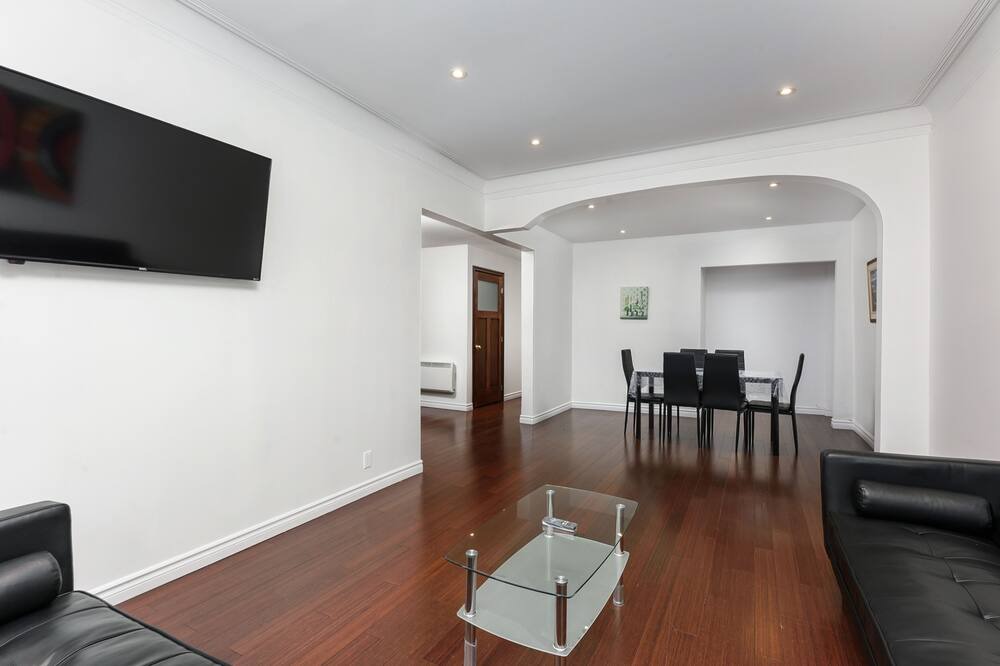Photo of Livingroom in La Petite-Patrie