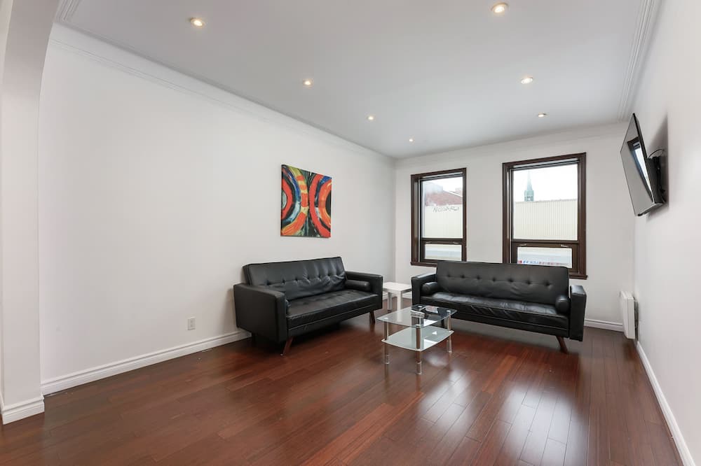 Photo of Livingroom in La Petite-Patrie