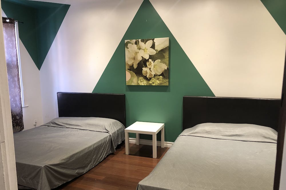Photo of Bedroom in La Petite-Patrie