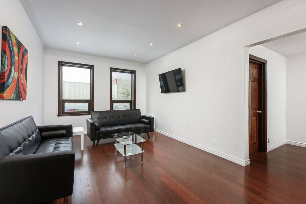 Photo of Livingroom in La Petite-Patrie