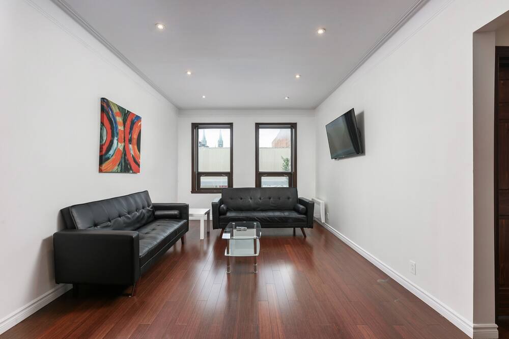 Photo of Livingroom in La Petite-Patrie