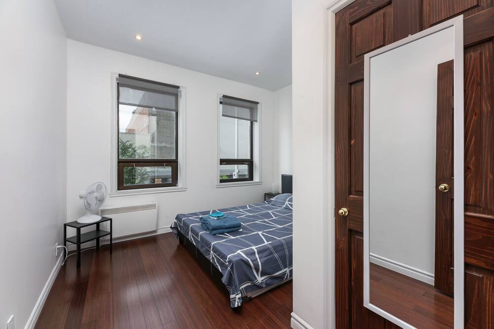 Photo of Bedroom in La Petite-Patrie