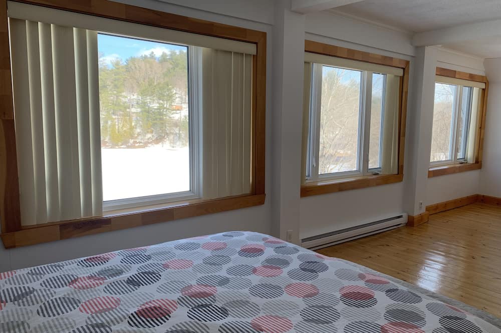 Photo of Bedroom in Val-des-Monts