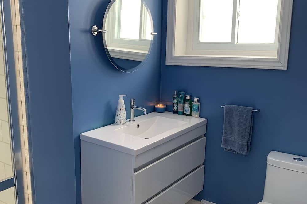 Photo of Bathroom in Val-des-Monts