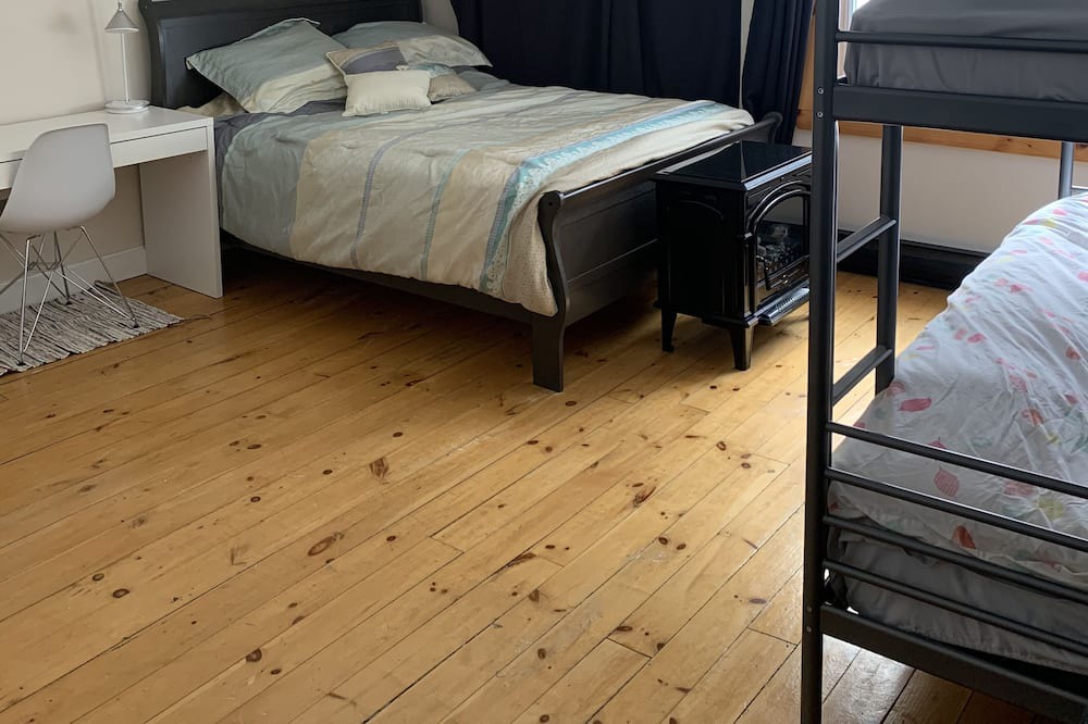 Photo of Bedroom in Val-des-Monts