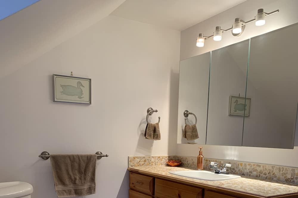 Photo of Bathroom in Val-des-Monts