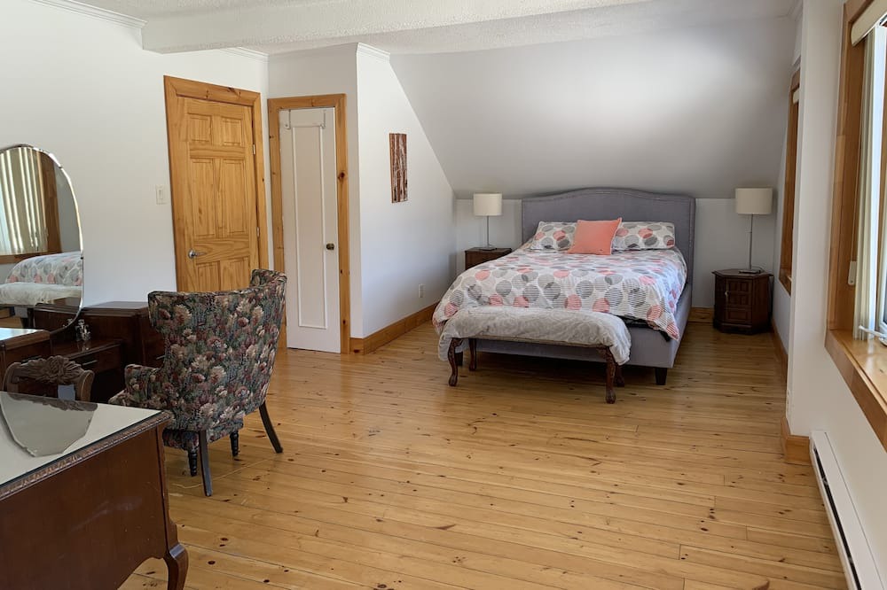 Photo of Bedroom in Val-des-Monts