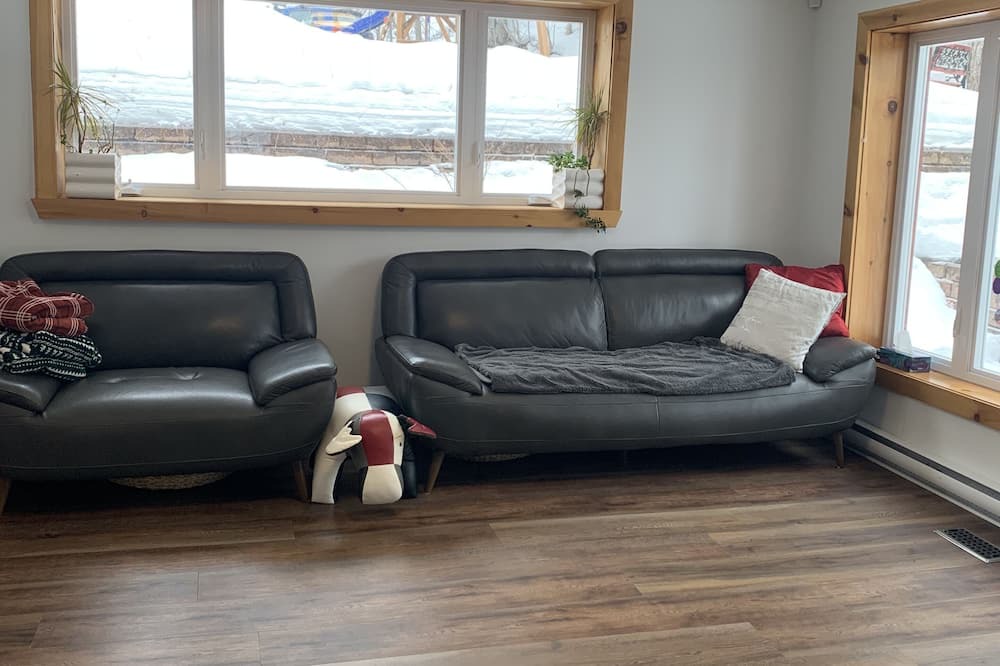 Photo of Livingroom in Val-des-Monts
