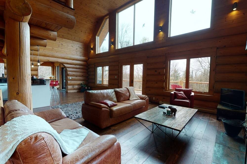 Photo of Livingroom in Val-des-Lacs