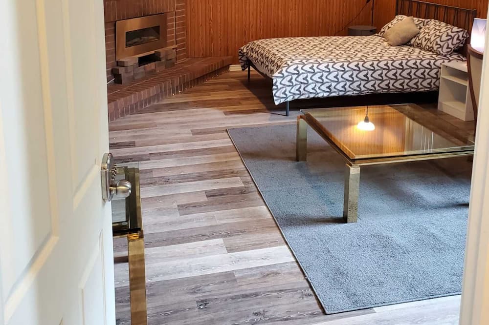 Photo of Bedroom in Aylmer