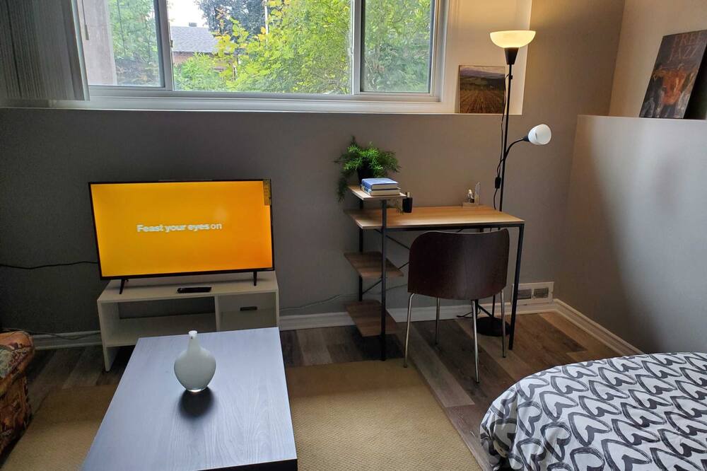 Photo of Bedroom in Aylmer