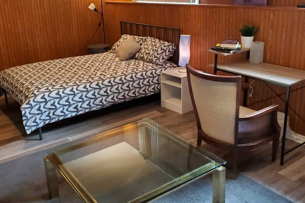 Photo of Bedroom in Aylmer