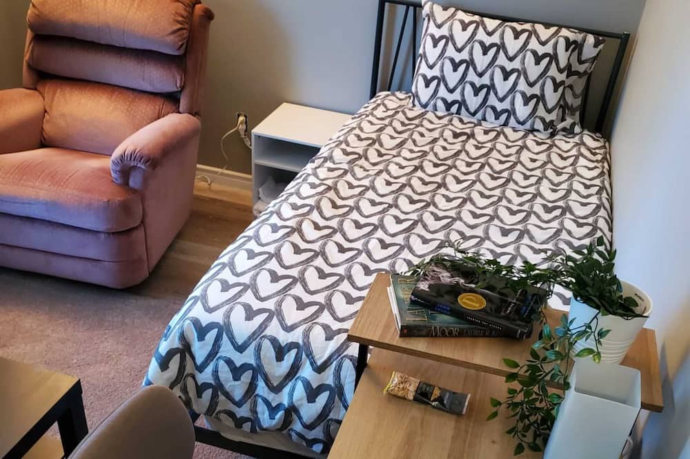 Photo of Bedroom in Aylmer