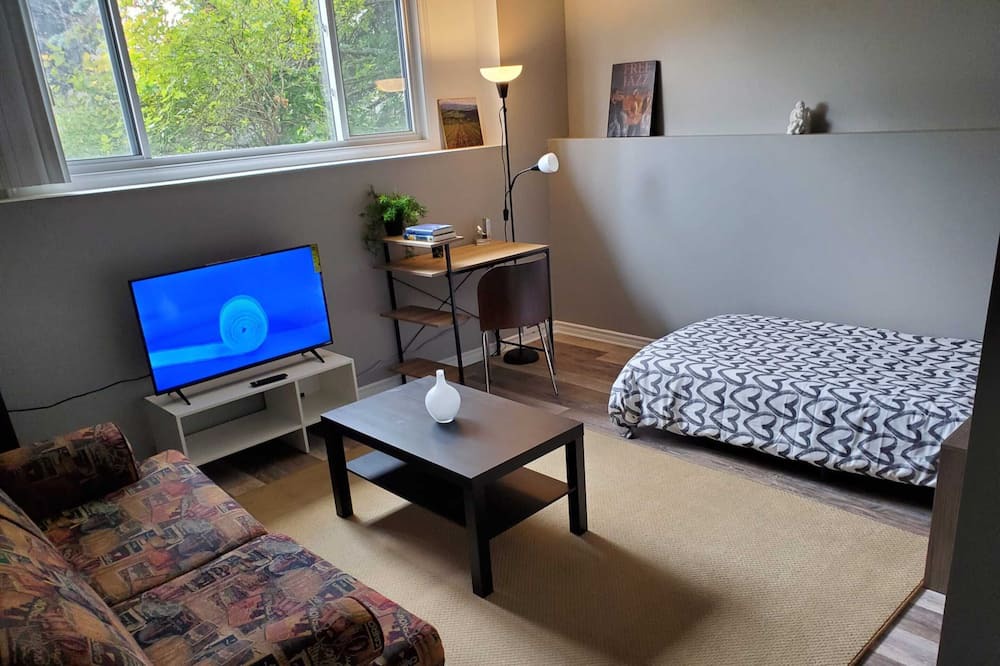 Photo of Bedroom in Aylmer