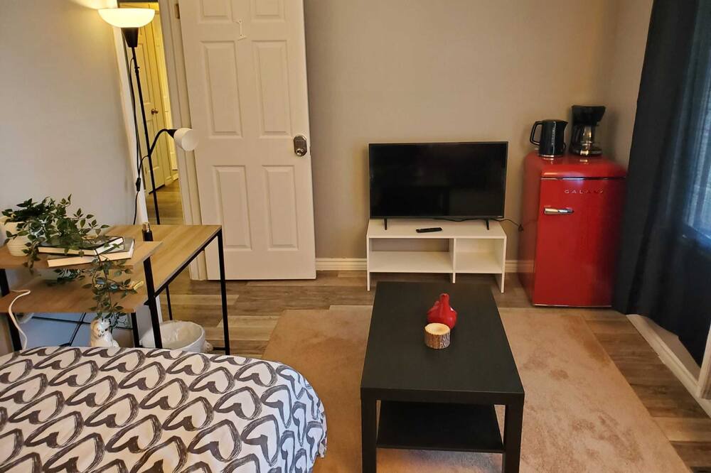 Photo of Bedroom in Aylmer