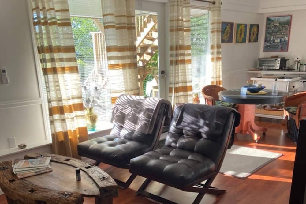 Photo of Livingroom in Union Bay