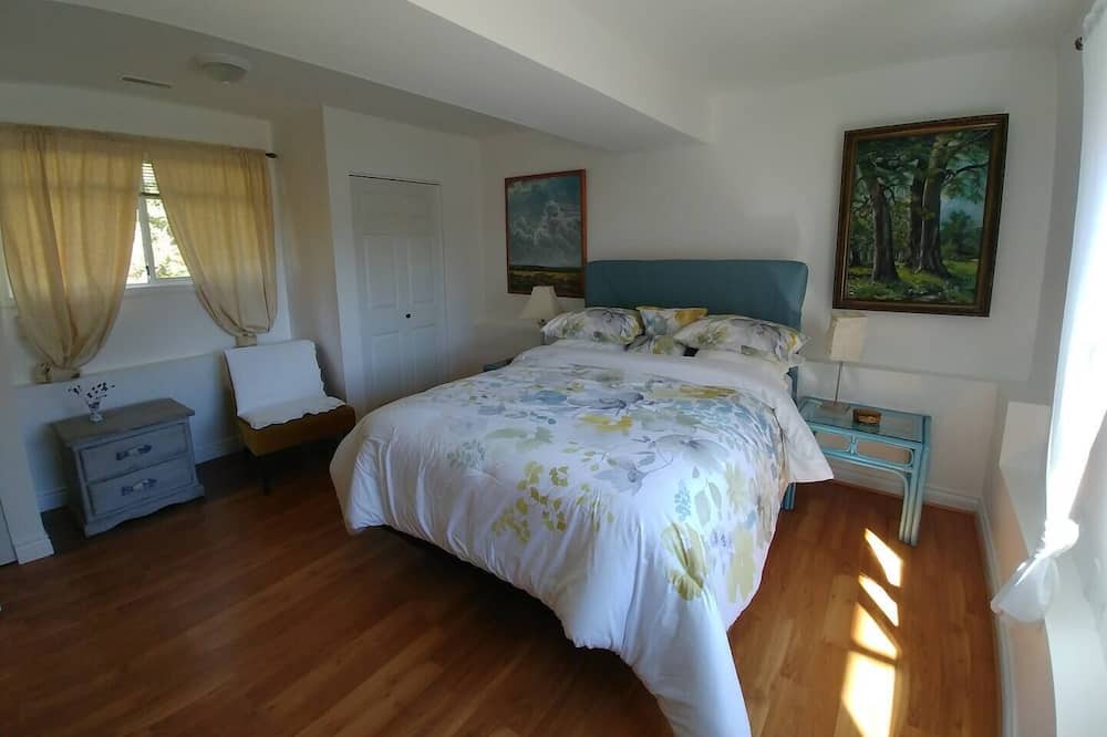 Photo of Bedroom in Union Bay