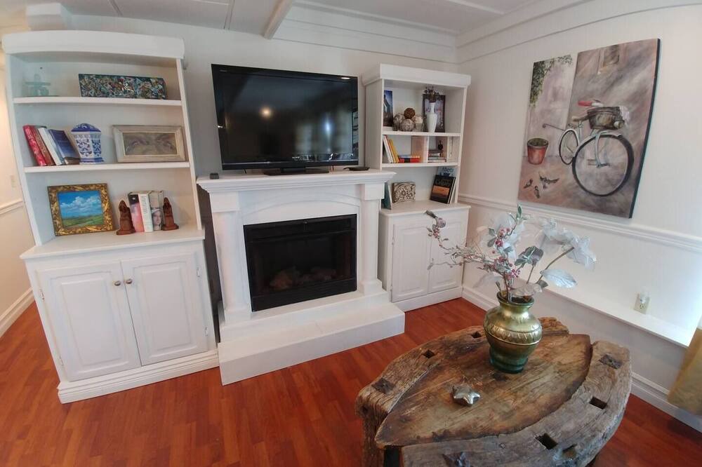 Photo of Livingroom in Union Bay