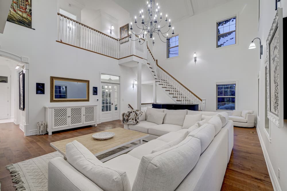 Photo of Livingroom in Boucherville