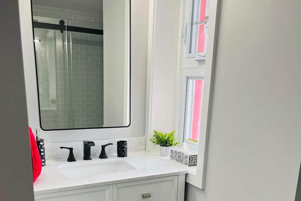 Photo of Bathroom in Plantagenet