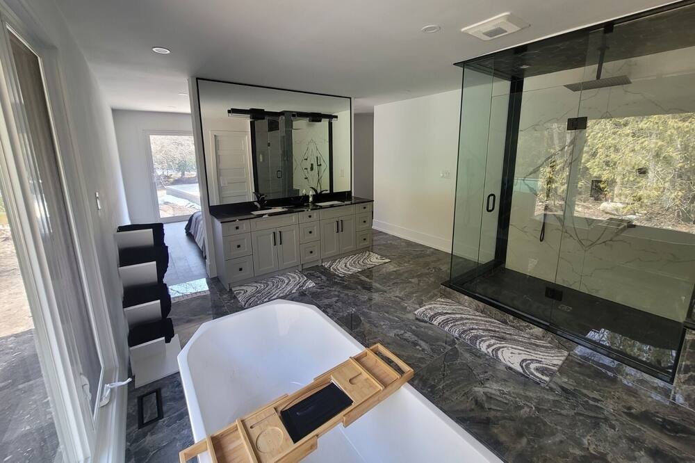 Photo of Bathroom in Mono