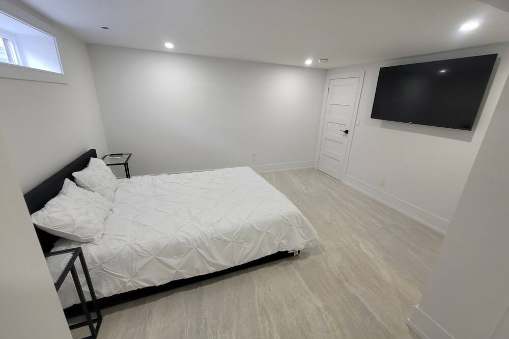 Photo of Bedroom in Mono