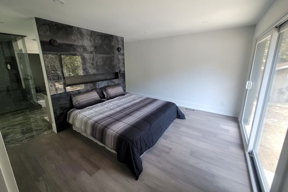 Photo of Bedroom in Mono