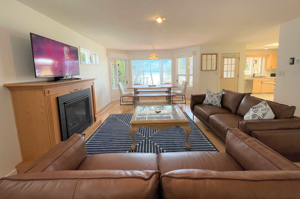 Photo of Livingroom in Salmon Arm