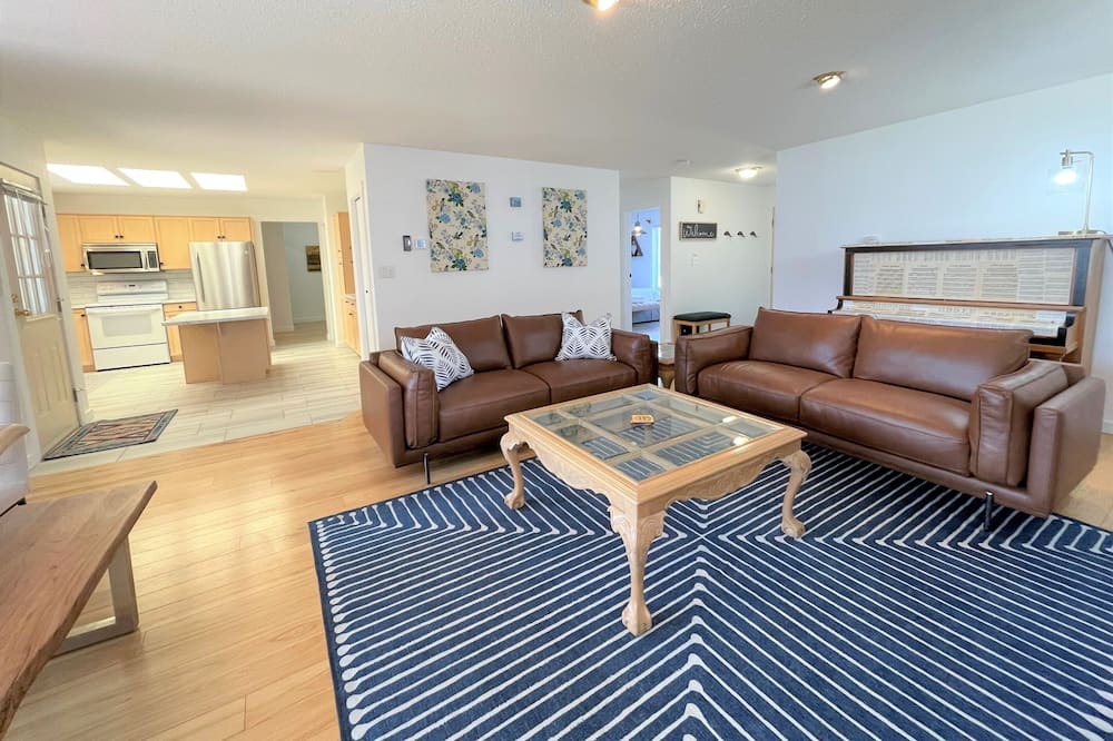 Photo of Livingroom in Salmon Arm