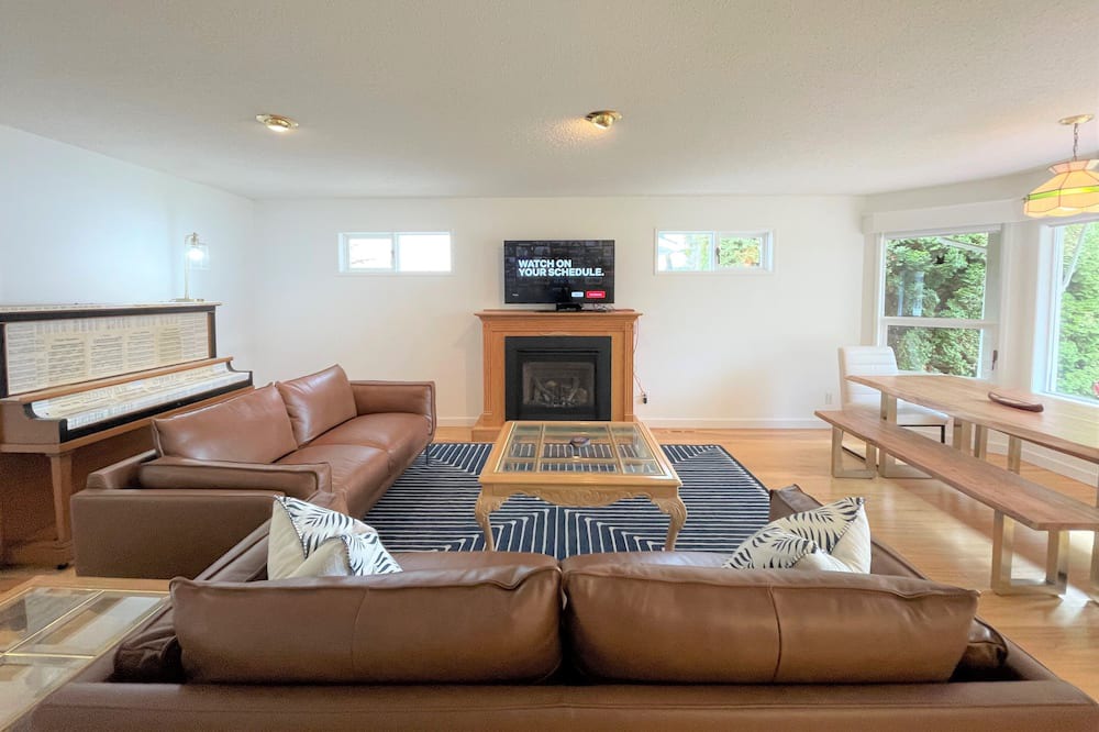 Photo of Livingroom in Salmon Arm