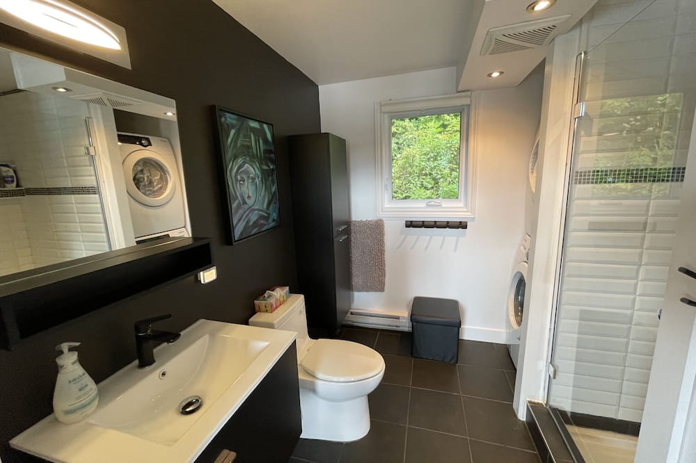 Photo of Bathroom in Rock Forest