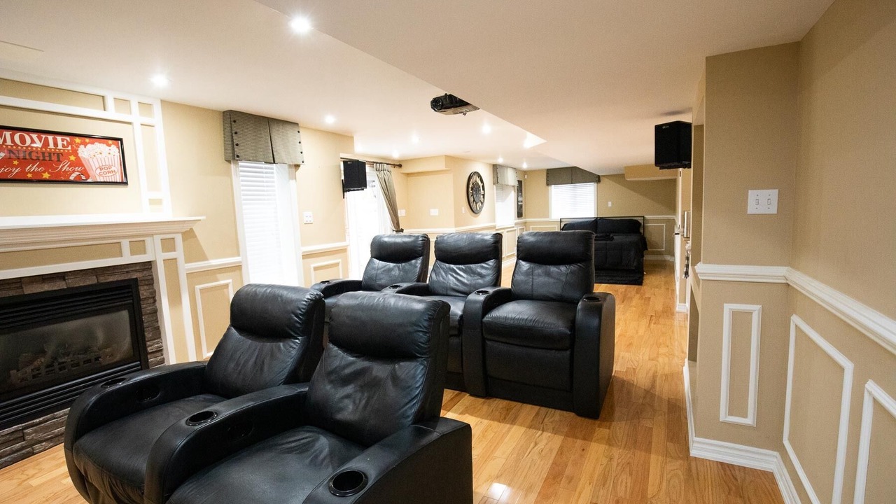 Photo of Livingroom in Bowmanville