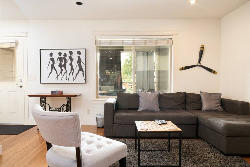 Photo of Livingroom in North End