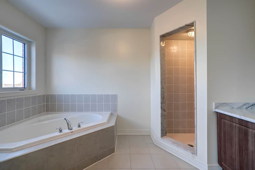 Photo of Bathroom in Halton Regional Municipality