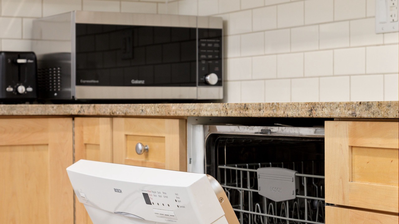 Photo of Kitchen in District of North Vancouver