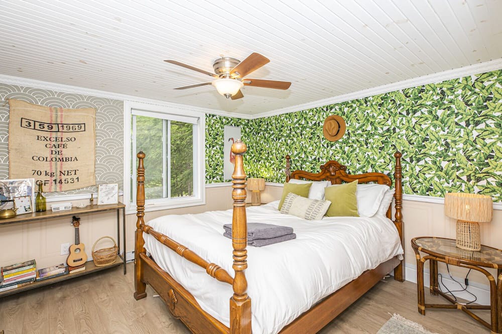 Photo of Bedroom in Val-des-Monts