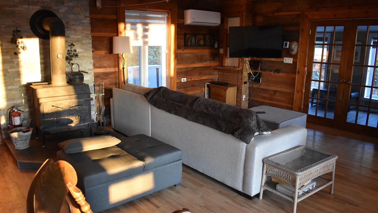 Photo of Livingroom in Val-des-Lacs