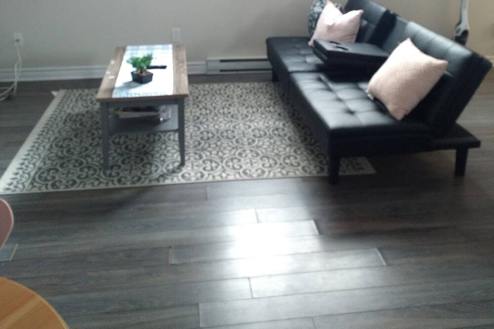 Photo of Livingroom in Aylmer