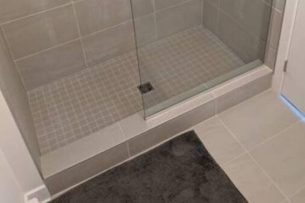 Photo of Bathroom in Pointe-Saint-Charles