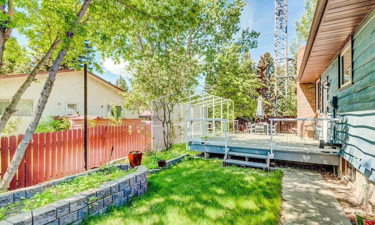 Photo of Outdoor in Varsity