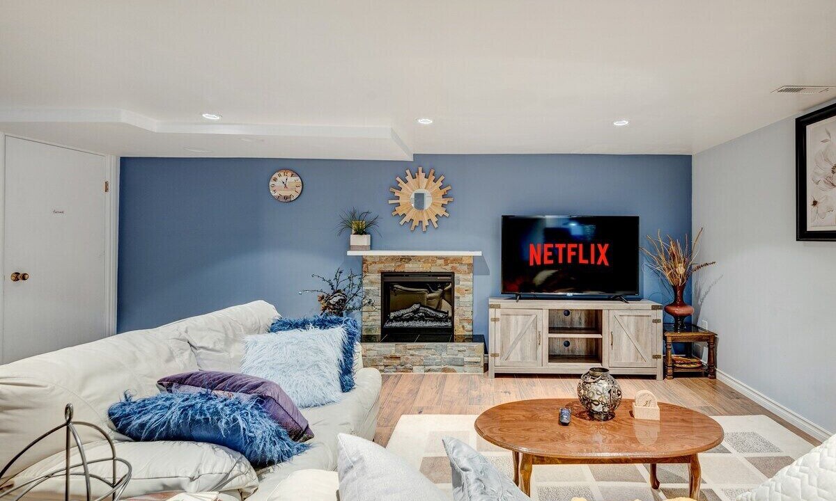 Photo of Livingroom in Varsity