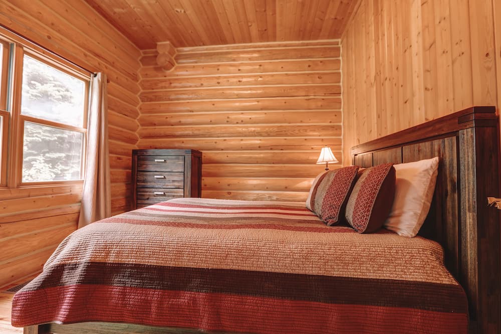 Photo of Bedroom in Mille-Isles