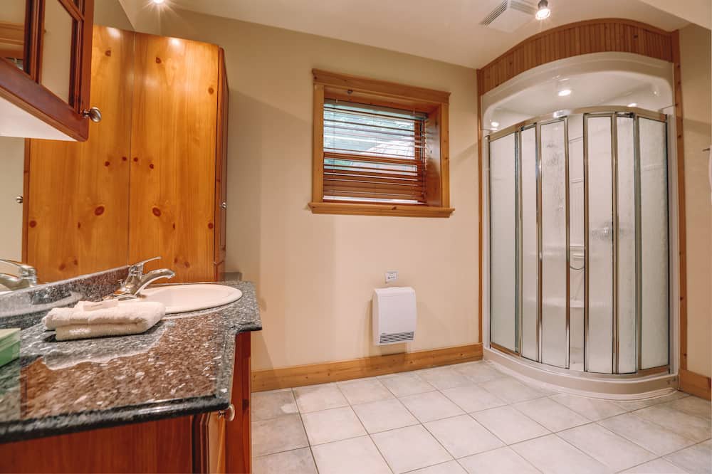 Photo of Bathroom in Mille-Isles